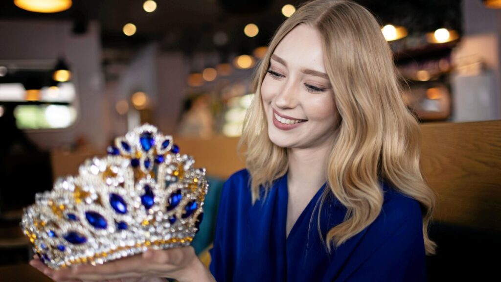 Jasmin selberg with crown